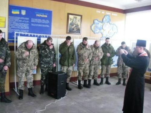 Івано-Франківська молодь УГКЦ провела духовну зустріч з військовими на полігонію.(ФОТО) Івано-Франківська молодь УГКЦ провела духовну зустріч з військовими на полігонію.(ФОТО)